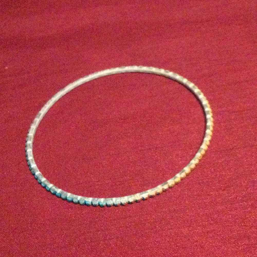 8 Coloured Bracelets - Picture 6 of 16